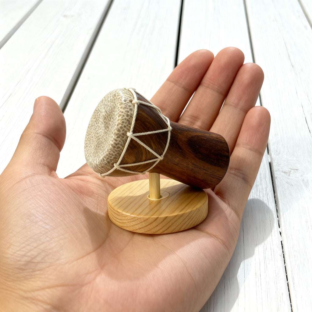 تمثال طبلة بإطار خشبي مصنوع يدويًا (الطبلة).