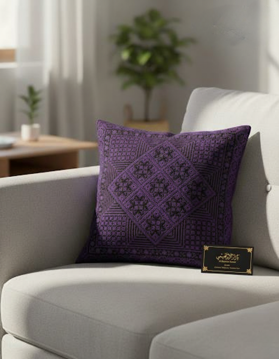 غطاء وسادة مربع مطرز