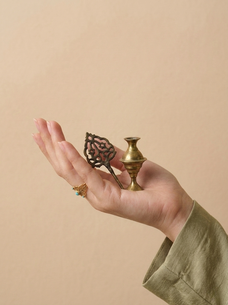 Heritage Brass Kohl Eyeliner Vessel – Traditional Surma Container