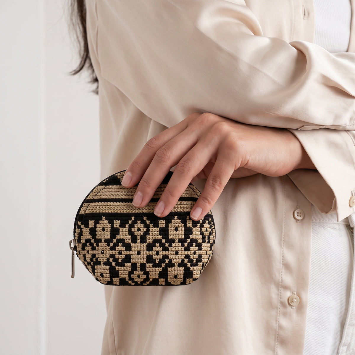 Handmade Embroidered Cotton Round Coin Purse — Compact Heritage Accessory Pouch