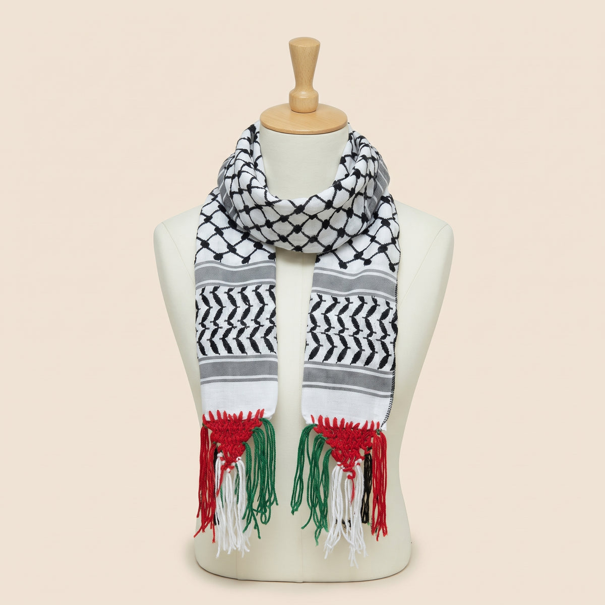 وشاح مستوحى من التراث الفلسطيني.
